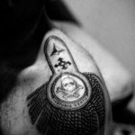 фото тату эполет на плече (погон) 10.12.2019 №015 -tattoo epaulettes- tatufoto.com