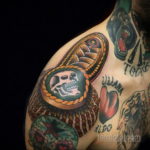 фото тату эполет на плече (погон) 10.12.2019 №102 -tattoo epaulettes- tatufoto.com