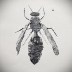 Эскиз татуировки пчелы, выполненный в технике точечной работы (dotwork). Изображение пчелы создано из множества маленьких точек.