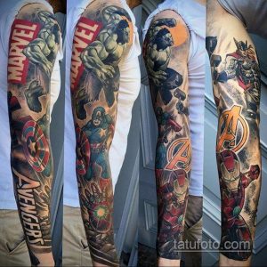 Фото татуировки в виде рукава на руке с изображением множества героев Marvel, включая Халка, Капитана Америку, Железного Человека и Тора.