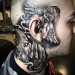 Тату шепчущие ангел и демон на ухо мужчине – tatufoto.com