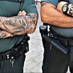 Фото действующего сотрудника полиции в форме с татуировками на теле для tatufoto.com 49
