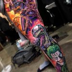 Цветная реалистичная татуировка на тему персонажей из комиксов на ноге – tatufoto.com