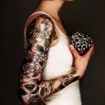 Фото татуировки на всю руку в готическом стиле. Изображены черные розы, готические элементы и надпись 'Time'. Детализированный рисунок татуировки.