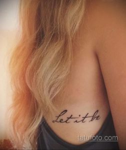 Фото татуировки с надписью 'Let it be' на коже. Простая и лаконичная татуировка, выполненная черными чернилами.