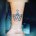 тату корона на запястье девушки 02.01.2020 №004 -crown tattoo on the wrist- tatufoto.com