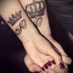 тату корона на запястье девушки 02.01.2020 №014 -crown tattoo on the wrist- tatufoto.com