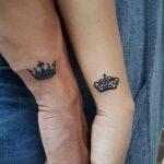 тату корона на запястье девушки 02.01.2020 №020 -crown tattoo on the wrist- tatufoto.com