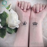 тату корона на запястье девушки 02.01.2020 №026 -crown tattoo on the wrist- tatufoto.com