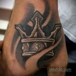 тату корона на запястье мужчины 02.01.2020 №015 -crown tattoo on the wrist- tatufoto.com