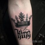 тату корона на запястье мужчины 02.01.2020 №019 -crown tattoo on the wrist- tatufoto.com