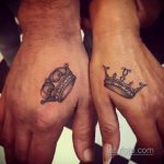 тату корона на запястье мужчины 02.01.2020 №022 -crown tattoo on the wrist- tatufoto.com
