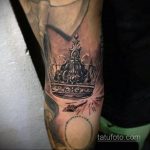 тату корона на запястье мужчины 02.01.2020 №023 -crown tattoo on the wrist- tatufoto.com
