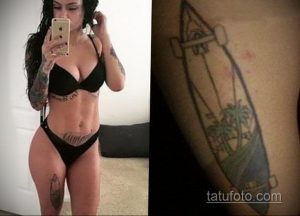 Фото тату бомбы на боку девушки в черном белье. Рисунок татуировки выполнен в черно-серых тонах с использованием реалистичной прорисовки.