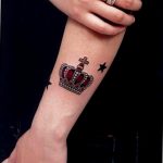 фото тату корона на запястье 02.01.2020 №010 -crown tattoo- tatufoto.com