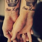фото тату корона на запястье 02.01.2020 №012 -crown tattoo on the wrist- tatufoto.com