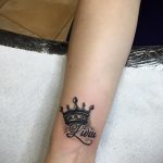фото тату корона на запястье 02.01.2020 №020 -crown tattoo- tatufoto.com