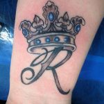 фото тату корона на запястье 02.01.2020 №027 -crown tattoo on the wrist- tatufoto.com