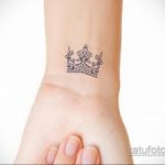 фото тату корона на запястье 02.01.2020 №036 -crown tattoo on the wrist- tatufoto.com