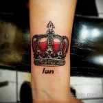 фото тату корона на запястье 02.01.2020 №037 -crown tattoo on the wrist- tatufoto.com