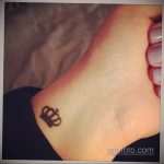 фото тату корона на запястье 02.01.2020 №040 -crown tattoo on the wrist- tatufoto.com