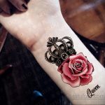 фото тату корона на запястье 02.01.2020 №042 -crown tattoo on the wrist- tatufoto.com