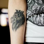 фото тату корона на запястье 02.01.2020 №042 -crown tattoo- tatufoto.com