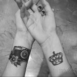 фото тату корона на запястье 02.01.2020 №058 -crown tattoo on the wrist- tatufoto.com