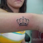 фото тату корона на запястье 02.01.2020 №078 -crown tattoo on the wrist- tatufoto.com