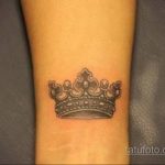 фото тату корона на запястье для девушек 02.01.2020 №1003 -crown tattoo- tatufoto.com