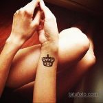 фото тату корона на запястье для девушек 02.01.2020 №1016 -crown tattoo- tatufoto.com