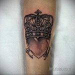фото тату корона на запястье для девушек 02.01.2020 №1021 -crown tattoo- tatufoto.com