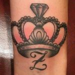 фото тату корона на запястье для девушек 02.01.2020 №1023 -crown tattoo- tatufoto.com