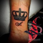 фото тату корона на запястье для мужчин 02.01.2020 №1003 -crown tattoo- tatufoto.com