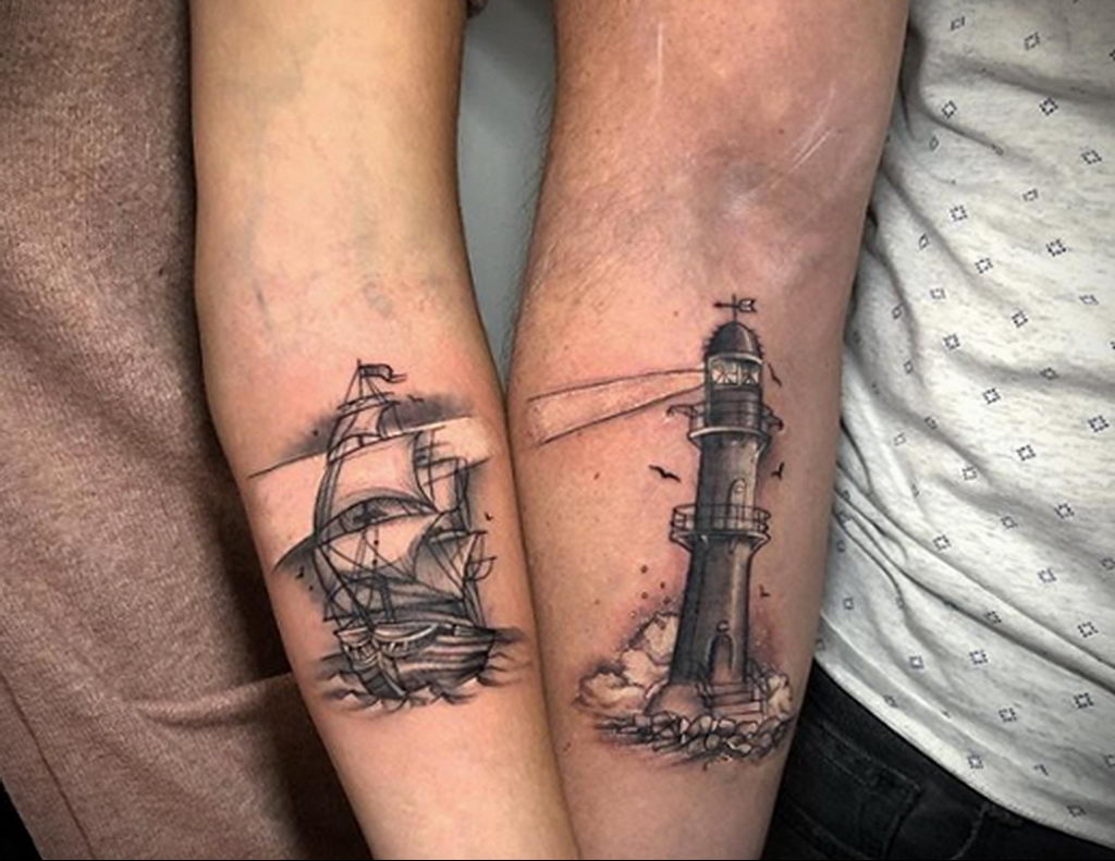 Парная тату с маяком и парусником - фото