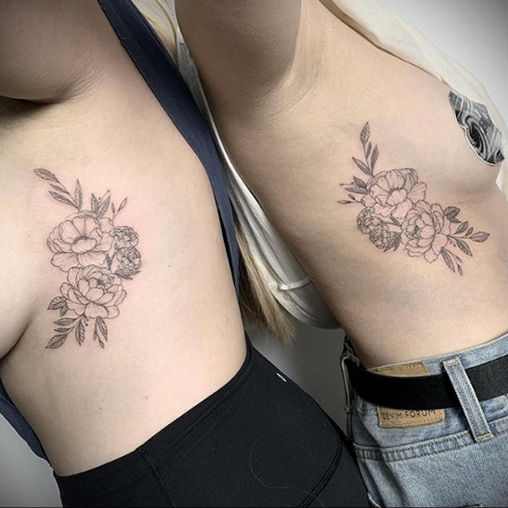 Парная тату с цветами для двух девушек - фото