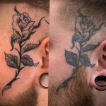 Фото тату: татуировка розы на лице, выполненная в стиле blackwork с использованием плотных черных линий и точечной техники. Смелый и выразительный рисунок.