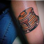 Фото татуировки с блинами к масленнице 24.02.2020 №052 -pancake tattoo- tatufoto.com