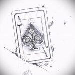 Черно-белый эскиз тату пикового туза с изображением черепа внутри масти. Детализированный рисунок, выполненный карандашом.