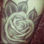 тату белая роза для девушки 04.02.2020 №008 -rose tattoo for girl- tatufoto.com