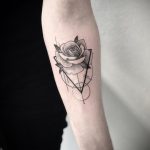 тату роза в треугольнике для девушки 04.02.2020 №002 -rose tattoo for girl- tatufoto.com