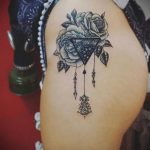 тату роза в треугольнике для девушки 04.02.2020 №028 -rose tattoo for girl- tatufoto.com