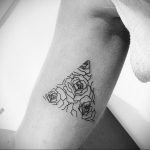 тату роза в треугольнике для девушки 04.02.2020 №035 -rose tattoo for girl- tatufoto.com