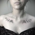тату роза на груди девушки 04.02.2020 №007 -rose tattoo for girl- tatufoto.com