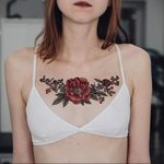 тату роза на груди девушки 04.02.2020 №008 -rose tattoo for girl- tatufoto.com