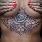 тату роза на груди девушки 04.02.2020 №014 -rose tattoo for girl- tatufoto.com