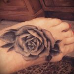 тату роза на ноге девушки 04.02.2020 №022 -rose tattoo for girl- tatufoto.com