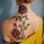тату роза на спине девушки 04.02.2020 №001 -rose tattoo for girl- tatufoto.com