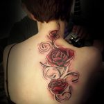 тату роза на спине девушки 04.02.2020 №012 -rose tattoo for girl- tatufoto.com