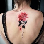 тату роза на спине девушки 04.02.2020 №018 -rose tattoo for girl- tatufoto.com